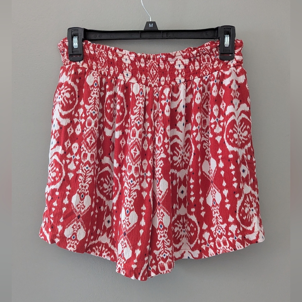 Red Patterned Women's Shorts, Medium.